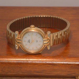 Pre-Owned Women’s Gold Timex Analog Dress Watch